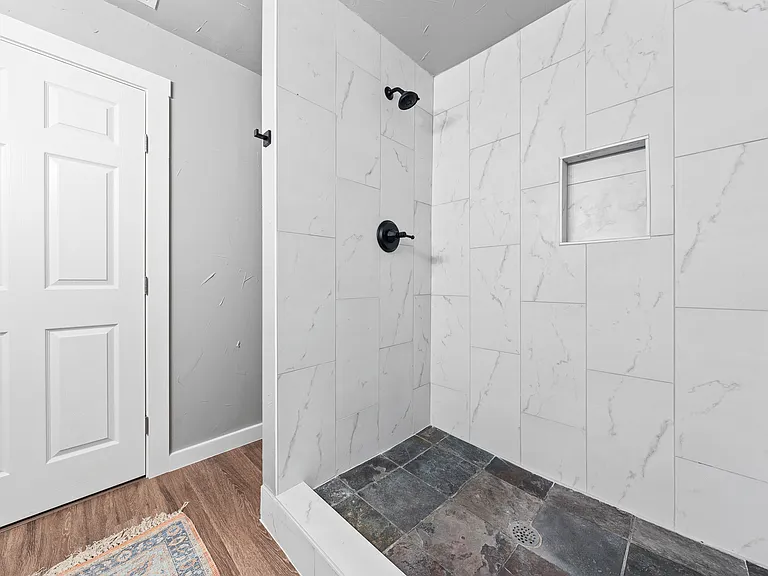 4724 Lakeview Dr — Photo 12