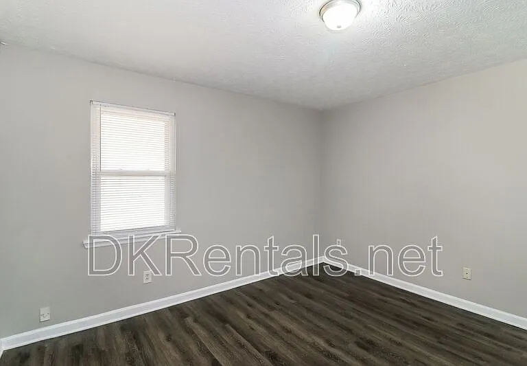 307 Hamilton Glenn — Photo 8