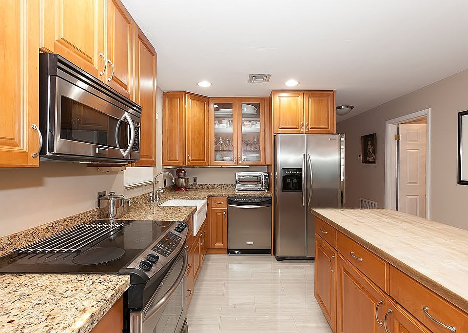 1st image of 1536 SW 20th Ave
