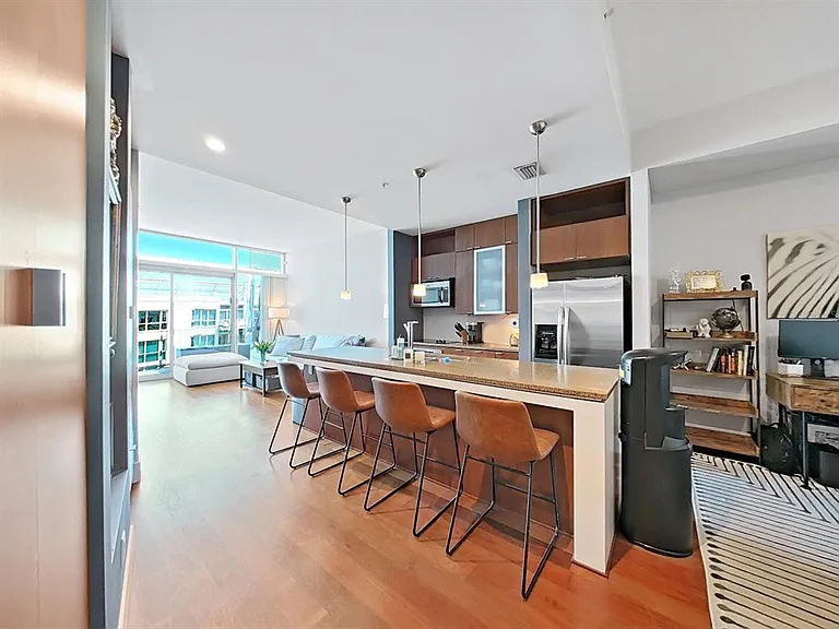 111 N 12th St #1810 — Photo 6