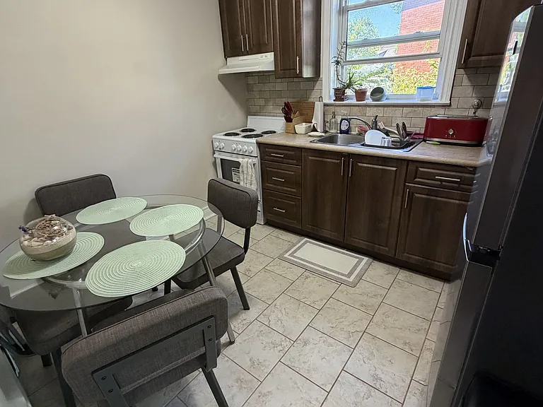 42 Burlington St #3 — Photo 5