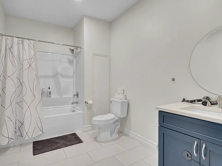 507 Niagara Apartments — Photo 16