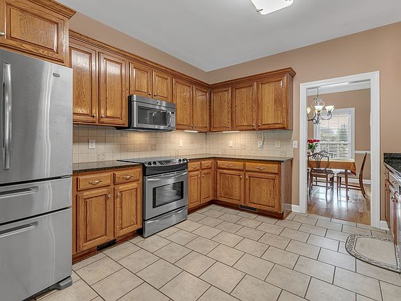 5th image of 212 Spirit Hill Cir