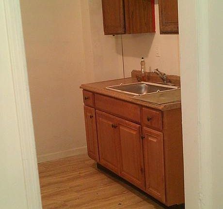 4th image of 74-76 Irish Ln