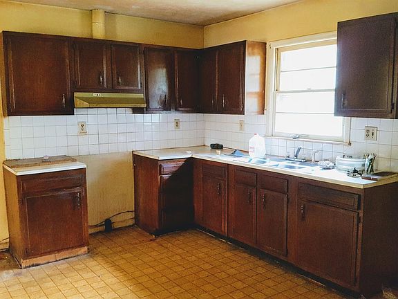 3rd image of 340 Hicrest Dr