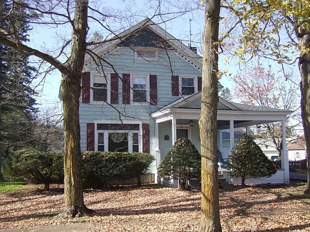 2nd image of 44 Eaton St