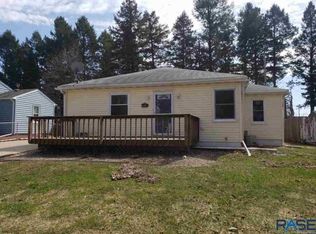 2805 E 19th St, Sioux Falls, SD 57103