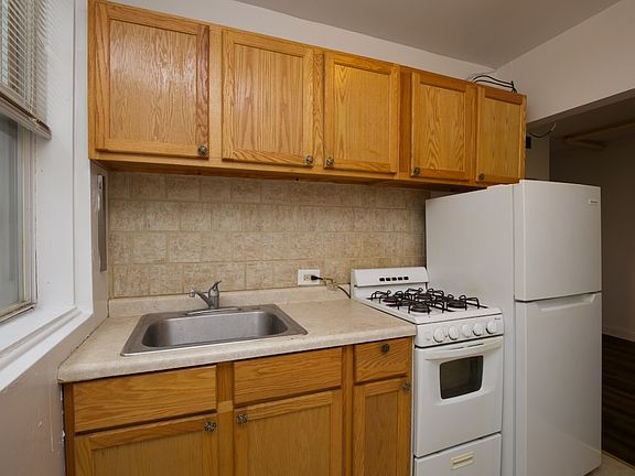 2nd image of 4060 N Kenmore Ave #9B