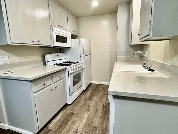 2nd image of 953 Lupin Ave #9