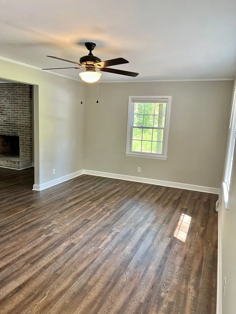 3 Bedrooms, 2 Bath Home for Rent — Photo 4