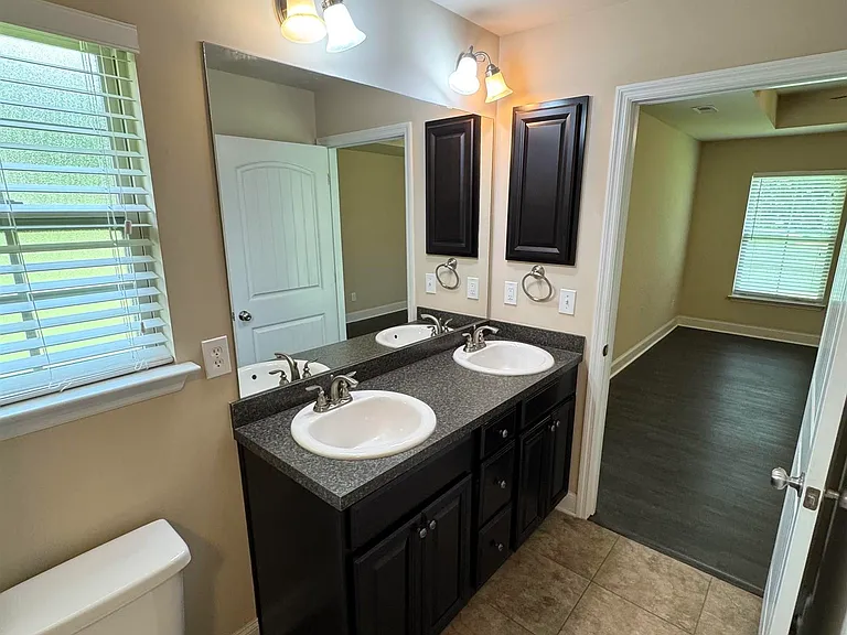 202 Ashbrook Cir — Photo 13