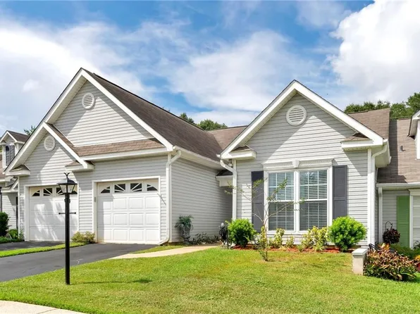 318 Spring Lake Dr N, Mobile, AL 36695
