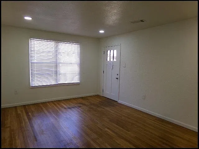2 bed, 1.0 bath, 807 sqft, $1,095 — Photo 4
