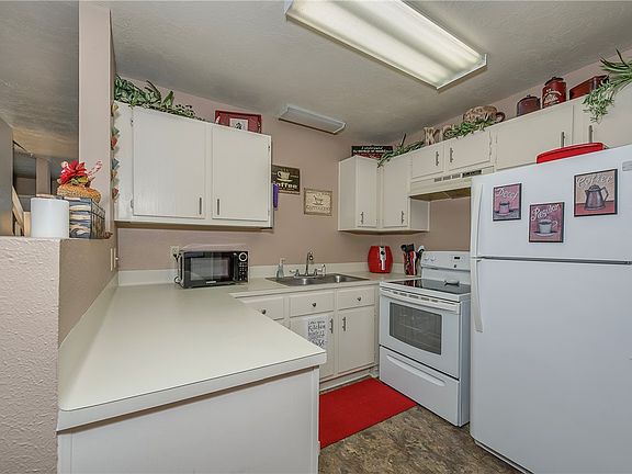 4th image of 2807 Wildflower Dr APT 37