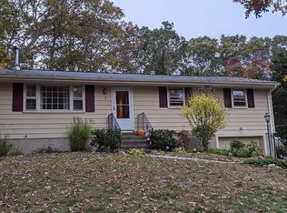 2 Medley Ln, Clinton, CT 06413