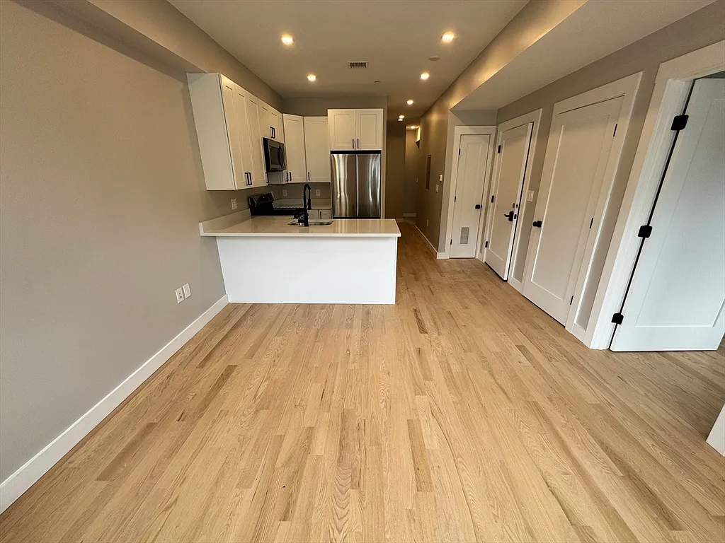 Building Photo - 272 E Cottage St #1