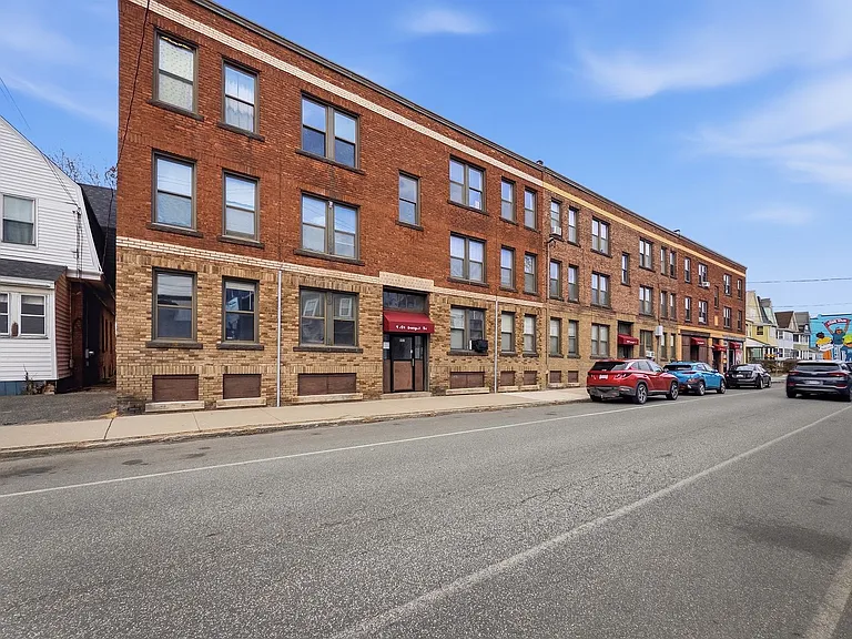 1447 Dwight St — Photo 16