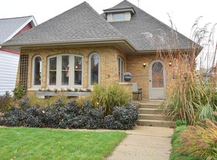 4105 N Larkin St, Shorewood, WI 53211