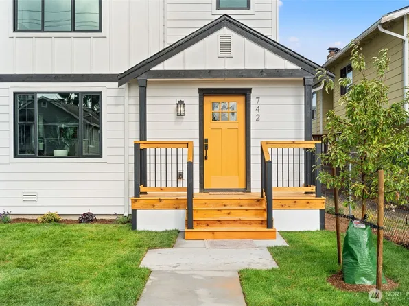 742 N 104th Street, Seattle, WA 98133