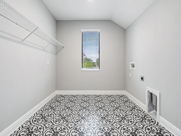 3912 S Church Ave — Photo 33