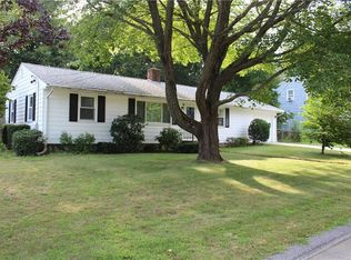 12 Peach Blossom Ln, Smithfield, RI 02828