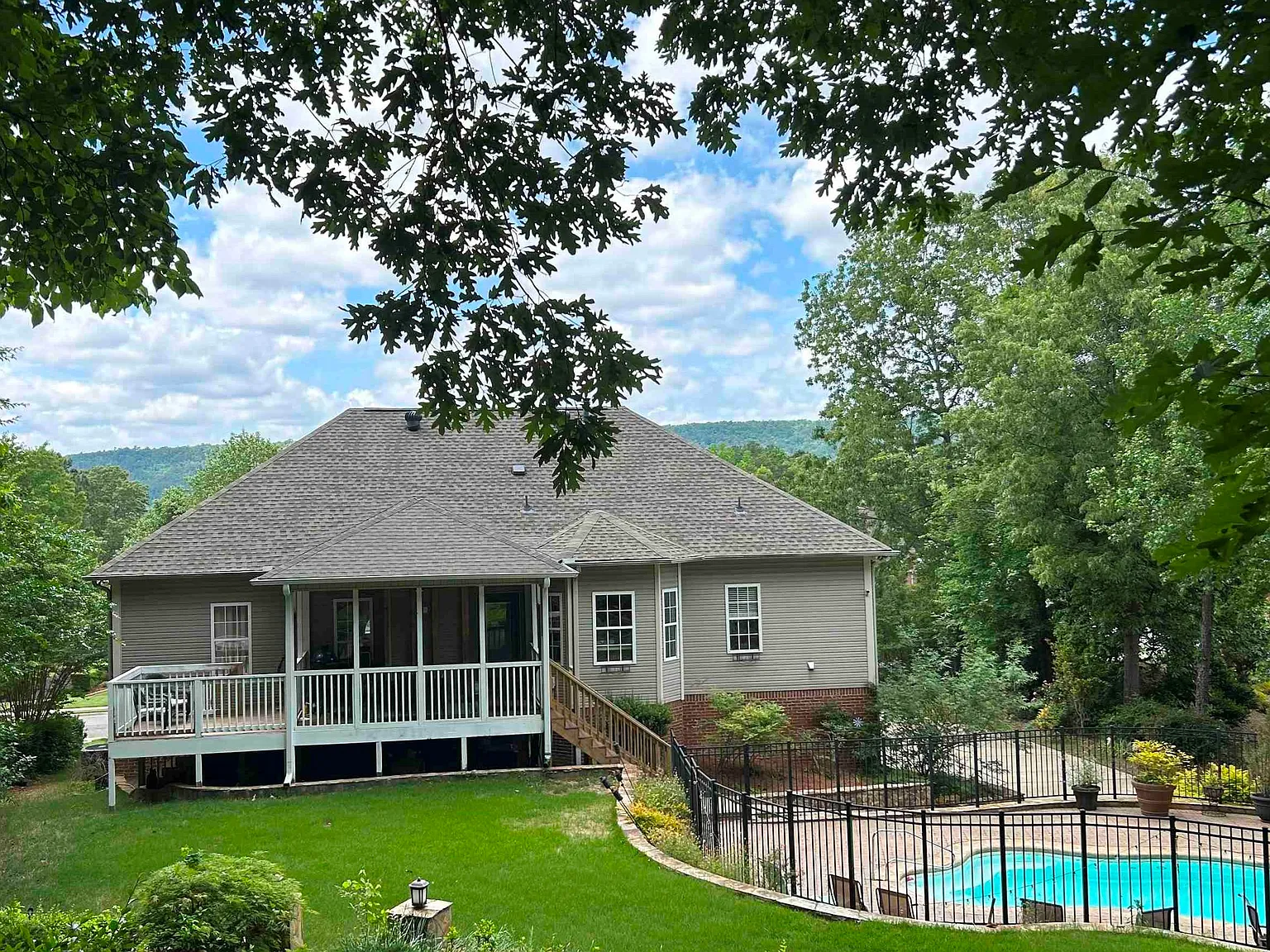 2 bed, 1.0 bath, $1,500 — Photo 2