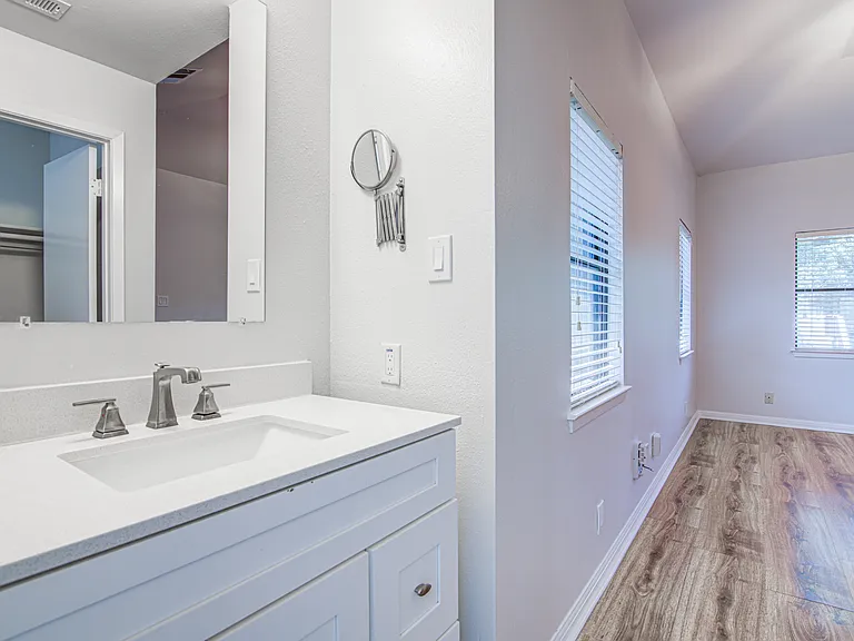 311 W Mary St #B — Photo 10