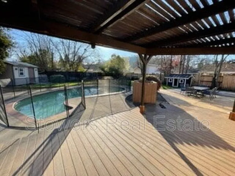 1540 Green Valley Rd — Photo 2