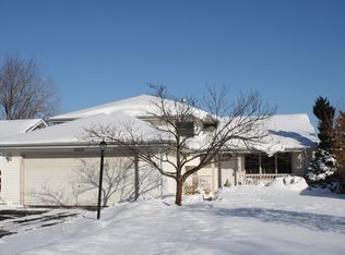 1N229 Darling St, Carol Stream, IL 60188