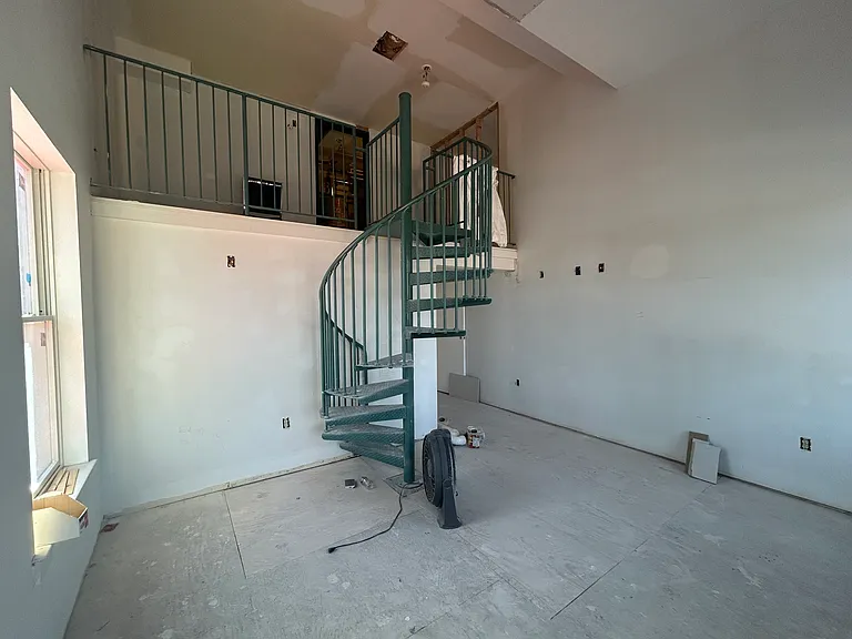 1031 E Monument St #7 — Photo 9