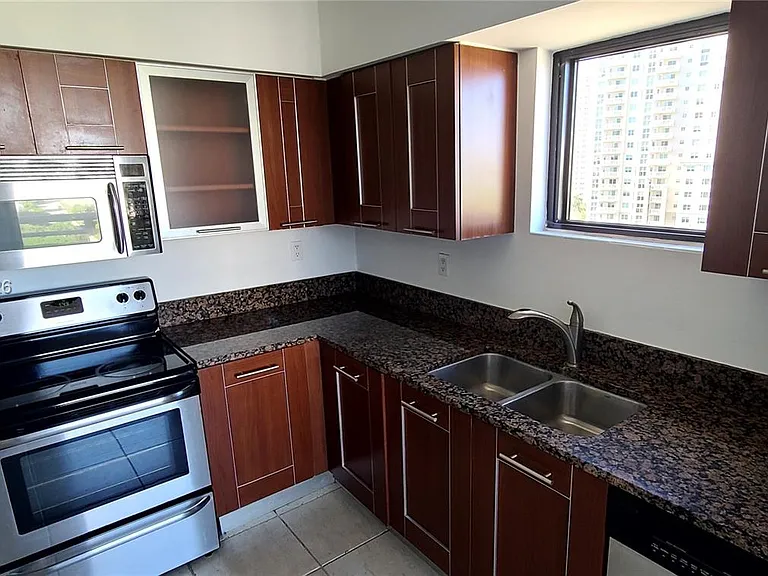 3300 NE 191st St #1207 — Photo 11