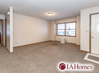 906 Northview Dr, Center Point, IA 52213