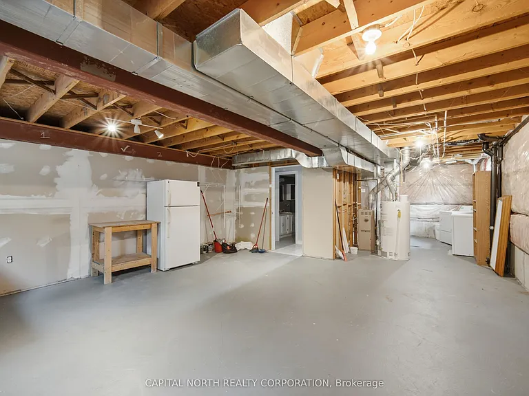126 Marsellus Dr — Photo 32