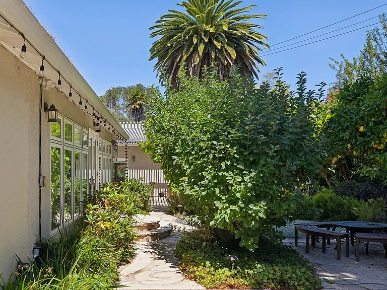 970 Palo Alto Ave — Photo 72
