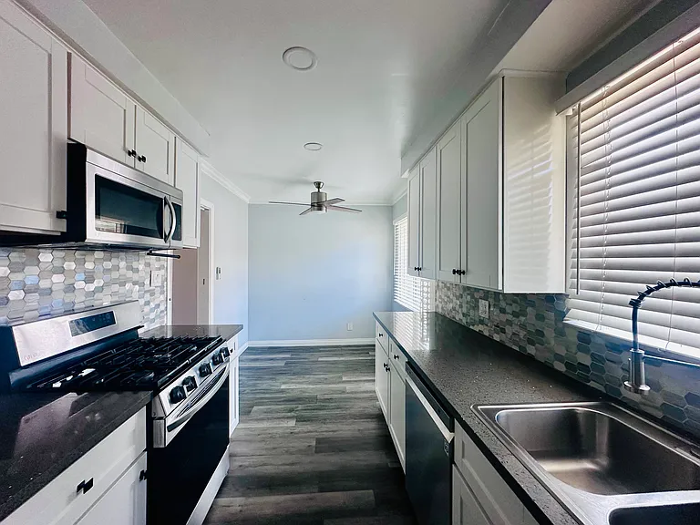 29 N Hidalgo Ave #F — Photo 4