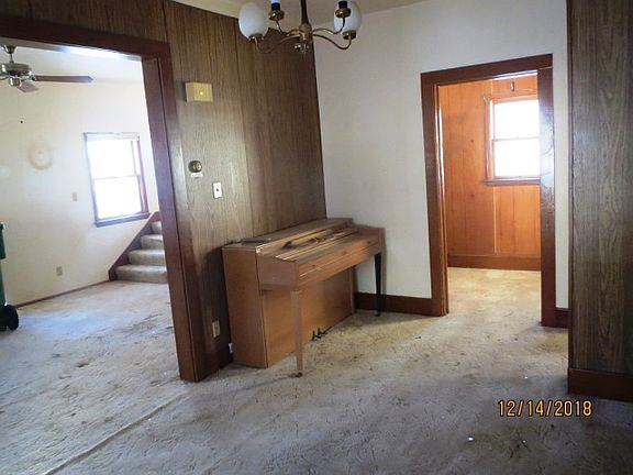 3rd image of 219 2nd St NE