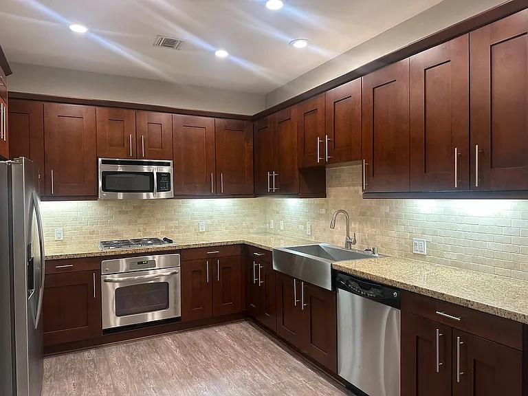 Axis 2300 Apartments — Photo 139