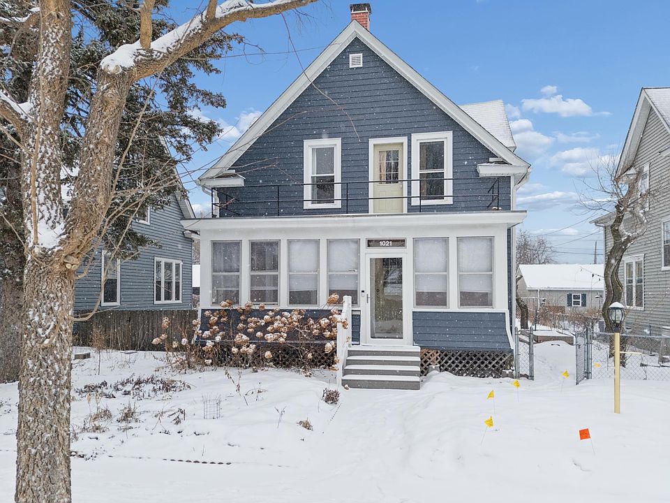 1st image of 1021 18 1/2 Ave NE