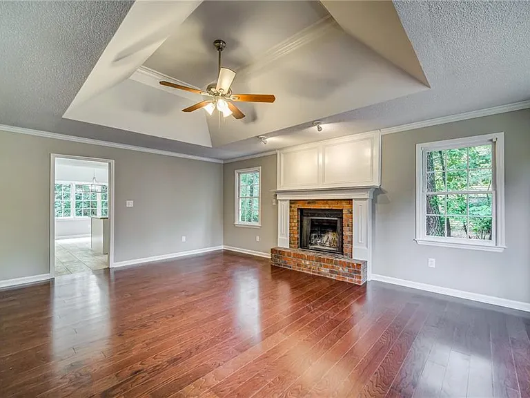 311 Mariner Cir — Photo 3