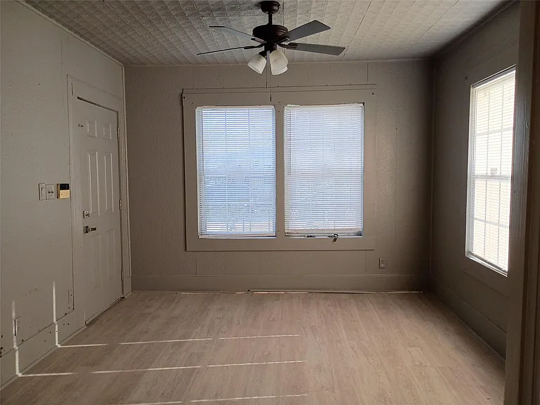 7815 Dayton St — Photo 5
