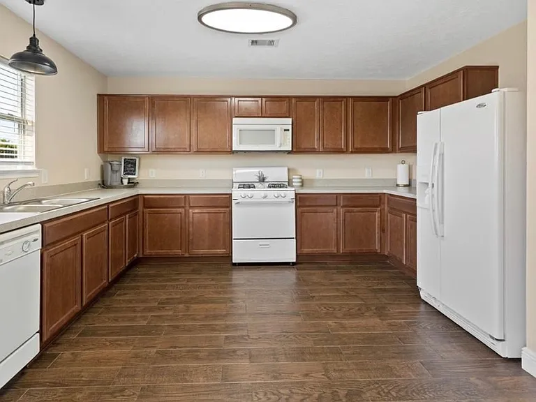 16535 Burnell Oaks Ln — Photo 11