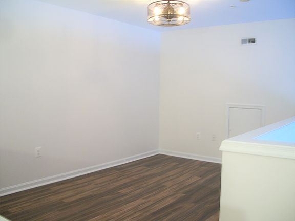 3rd image of 502 Lloyd Place #M