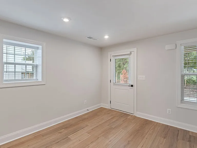 2232 Leeham St — Photo 2