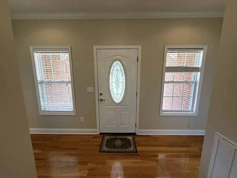 215 Woodson Dr — Photo 3