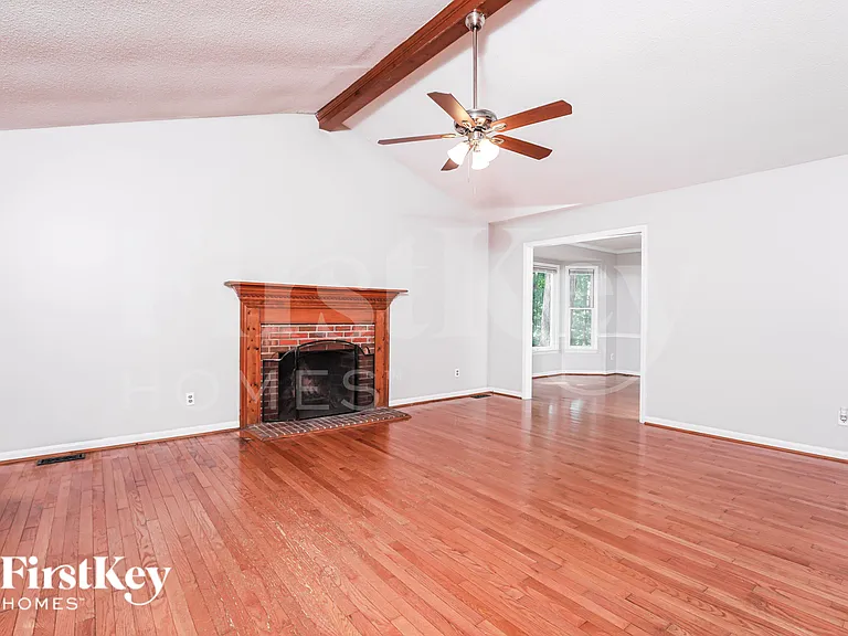 322 Amherst Creek Dr — Photo 2