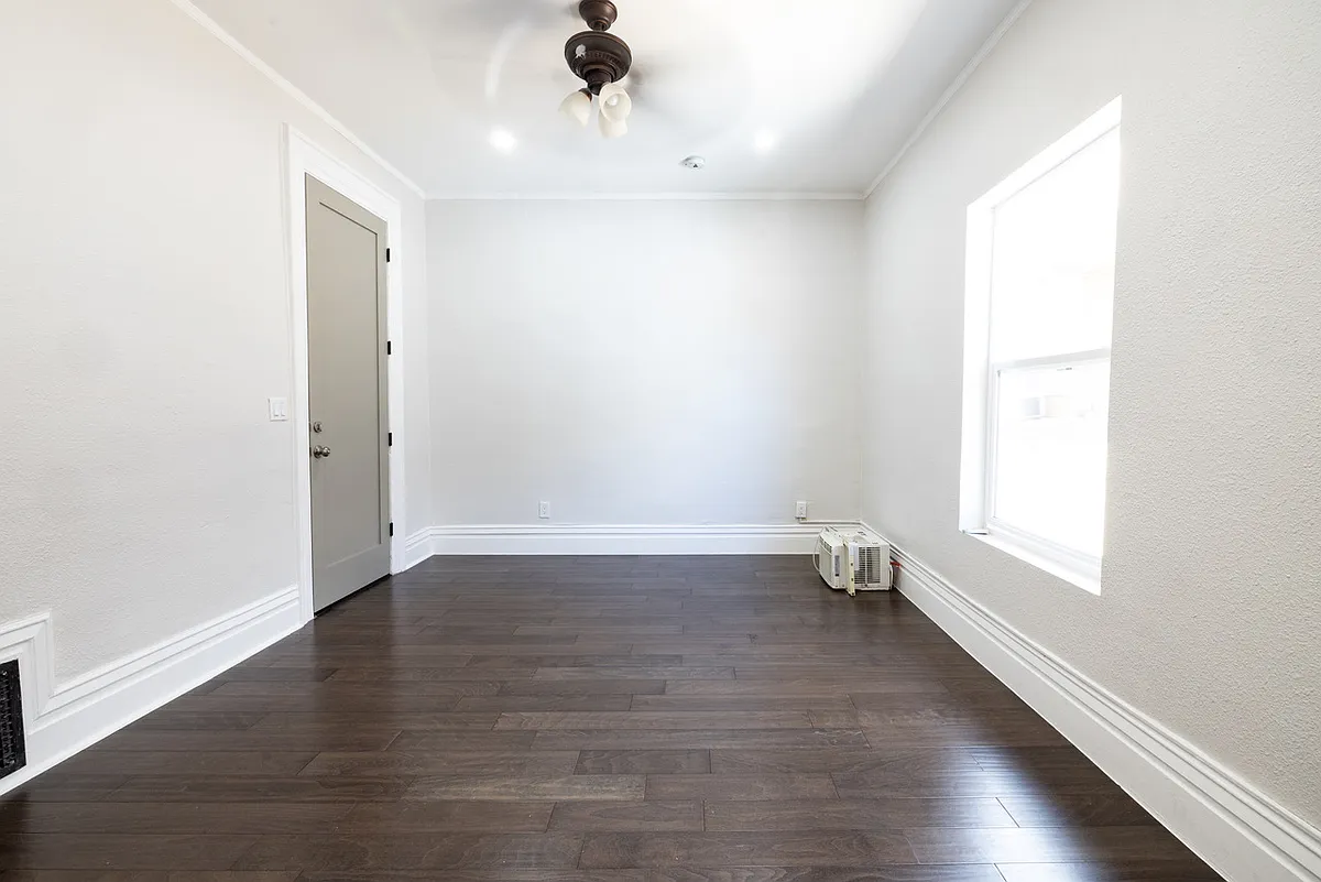 Building Photo - 1554 Vine St #3