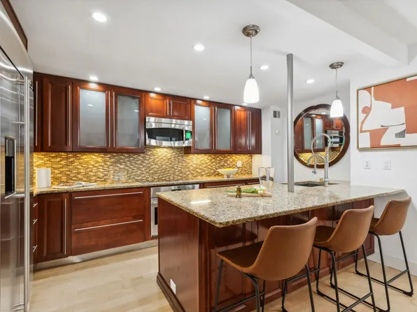61 West 62nd Street 8B image 2 of 13