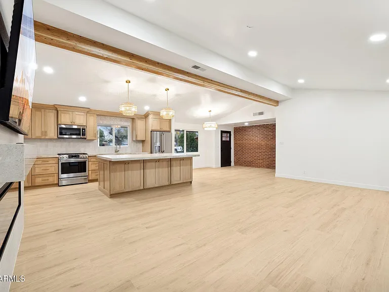 1216 W Rovey Ave — Photo 13