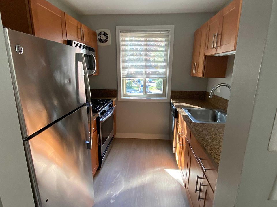 1st image of 7304 Parkwood Ct #1