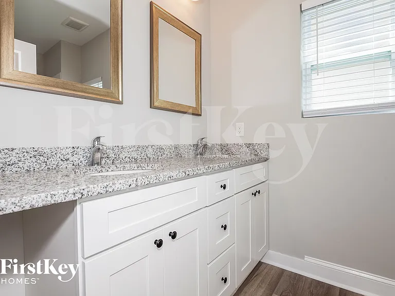 5101 Tuckaseegee Rd — Photo 9